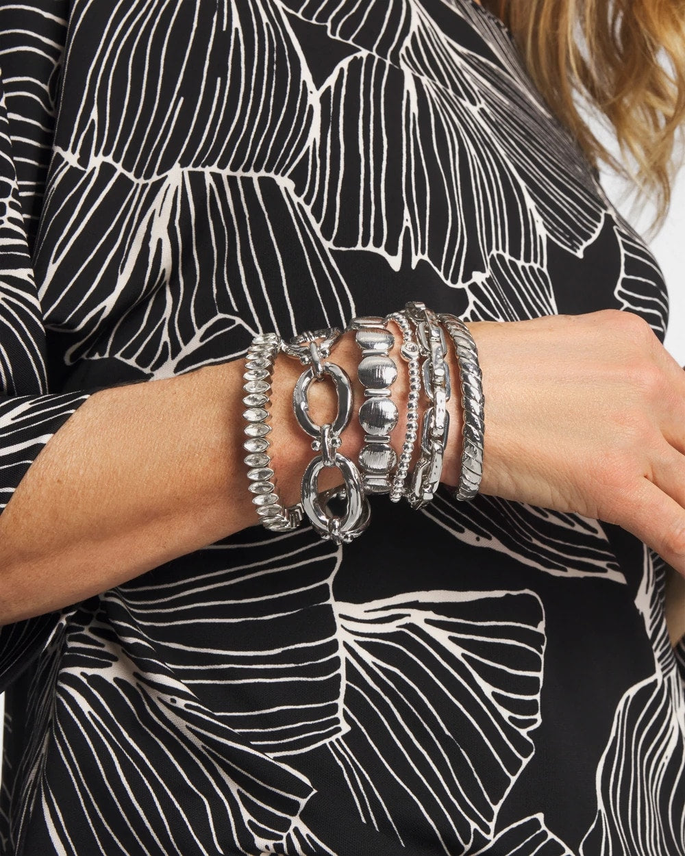 Chico's Silver Textured Circle Stretch Bracelet Silver